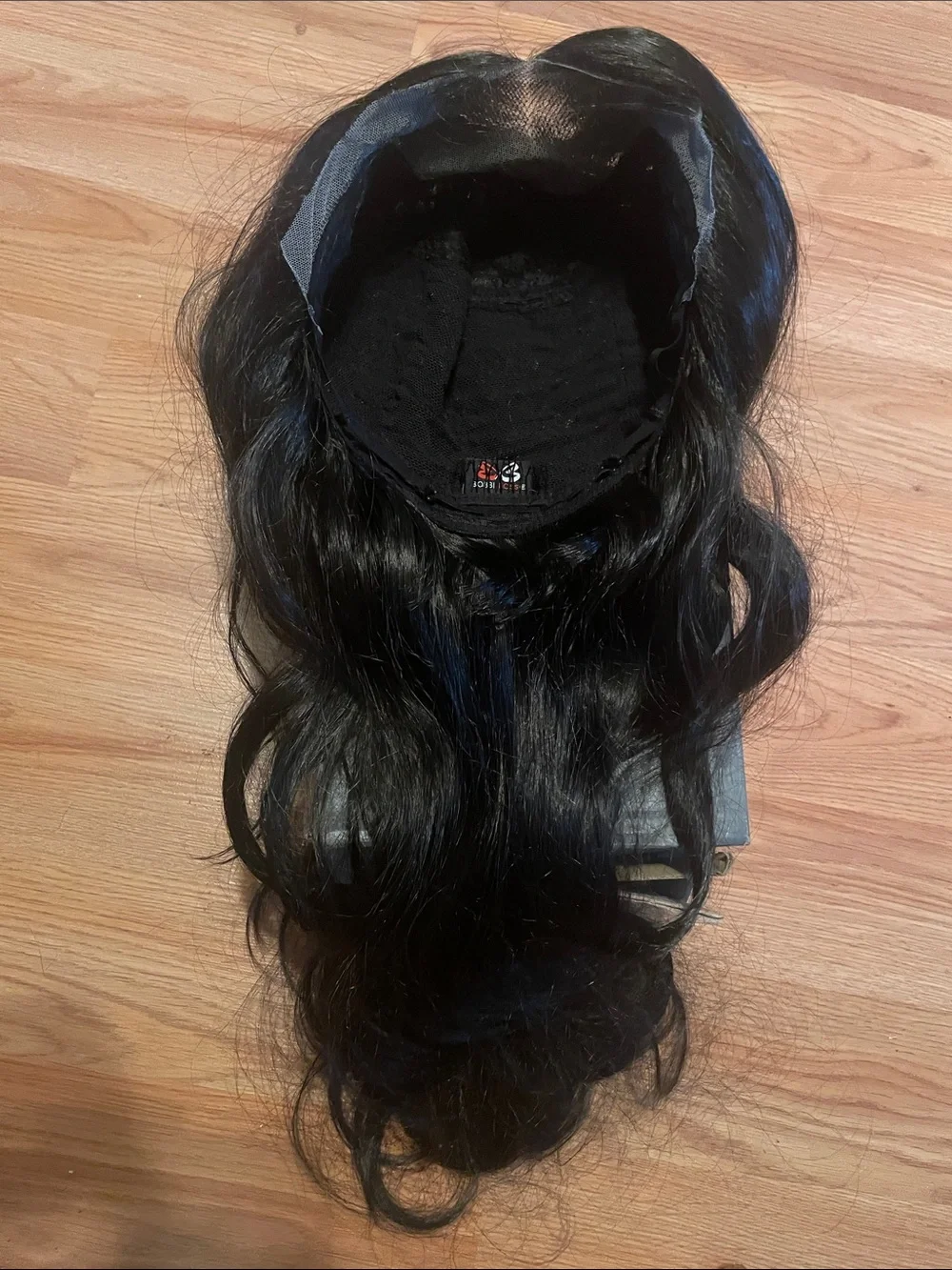 Natural Center-Part Black Synthetic Wig — Smooth Shine & Soft Waves
